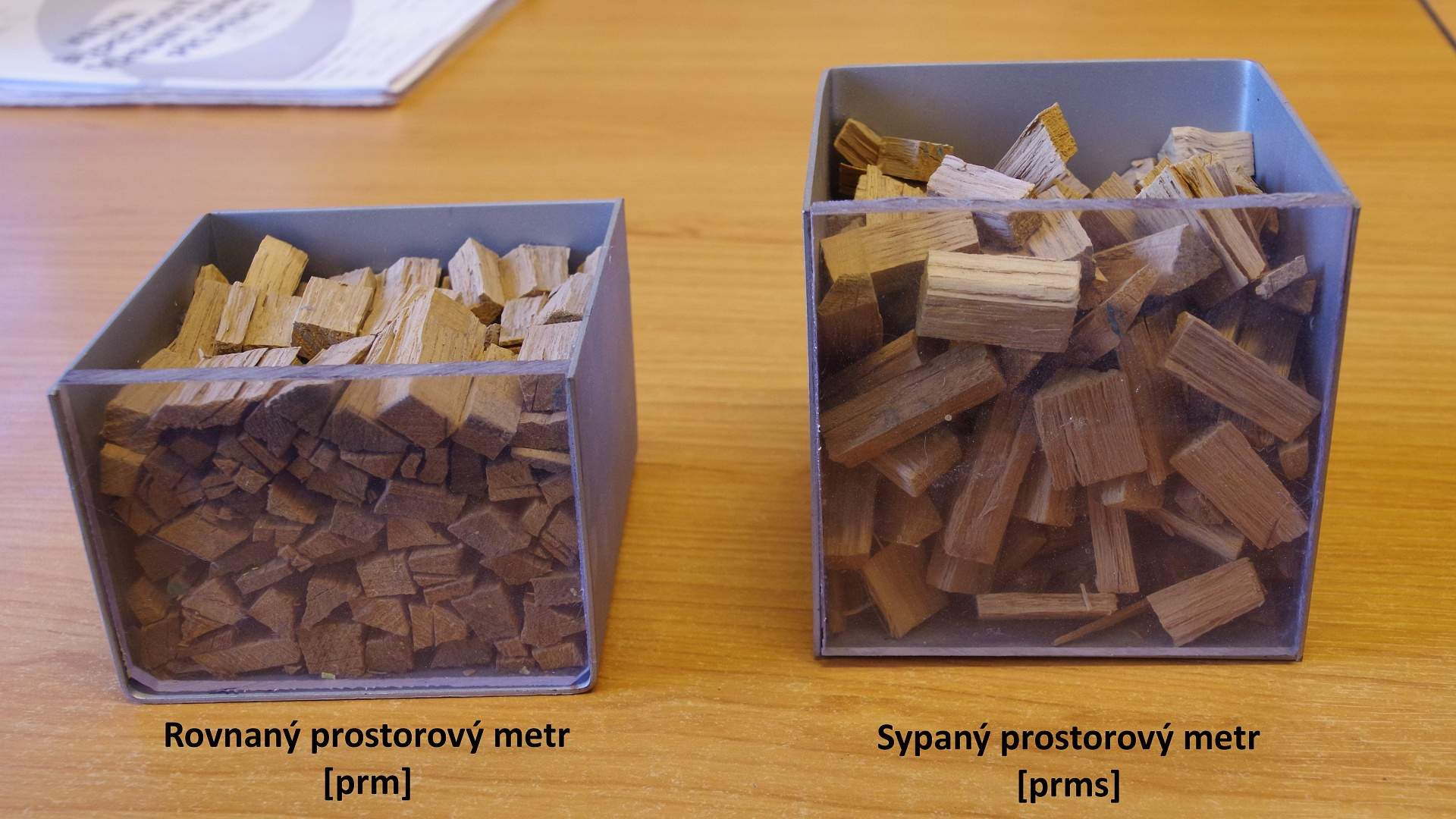 prm jsou ručně rovnané, prms volně sypané.
