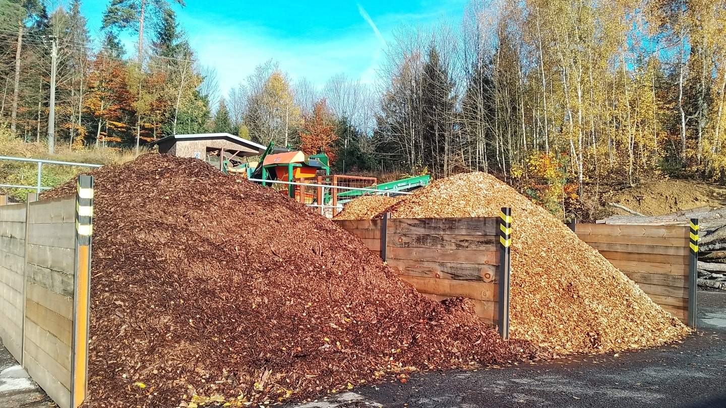 jehličnatá kůra a listnatá štěpka