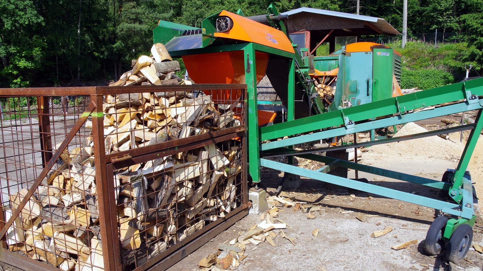 der Spaltprozess wird von der Kabine aus gesteuert