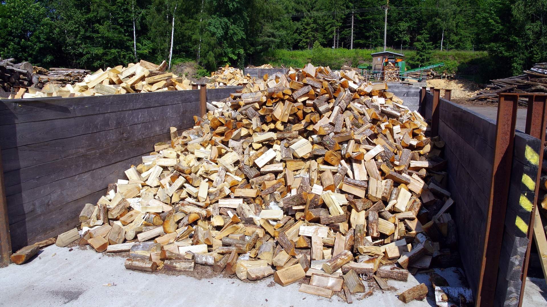 wird auf Schüttraummeter [SRM] verkauft.