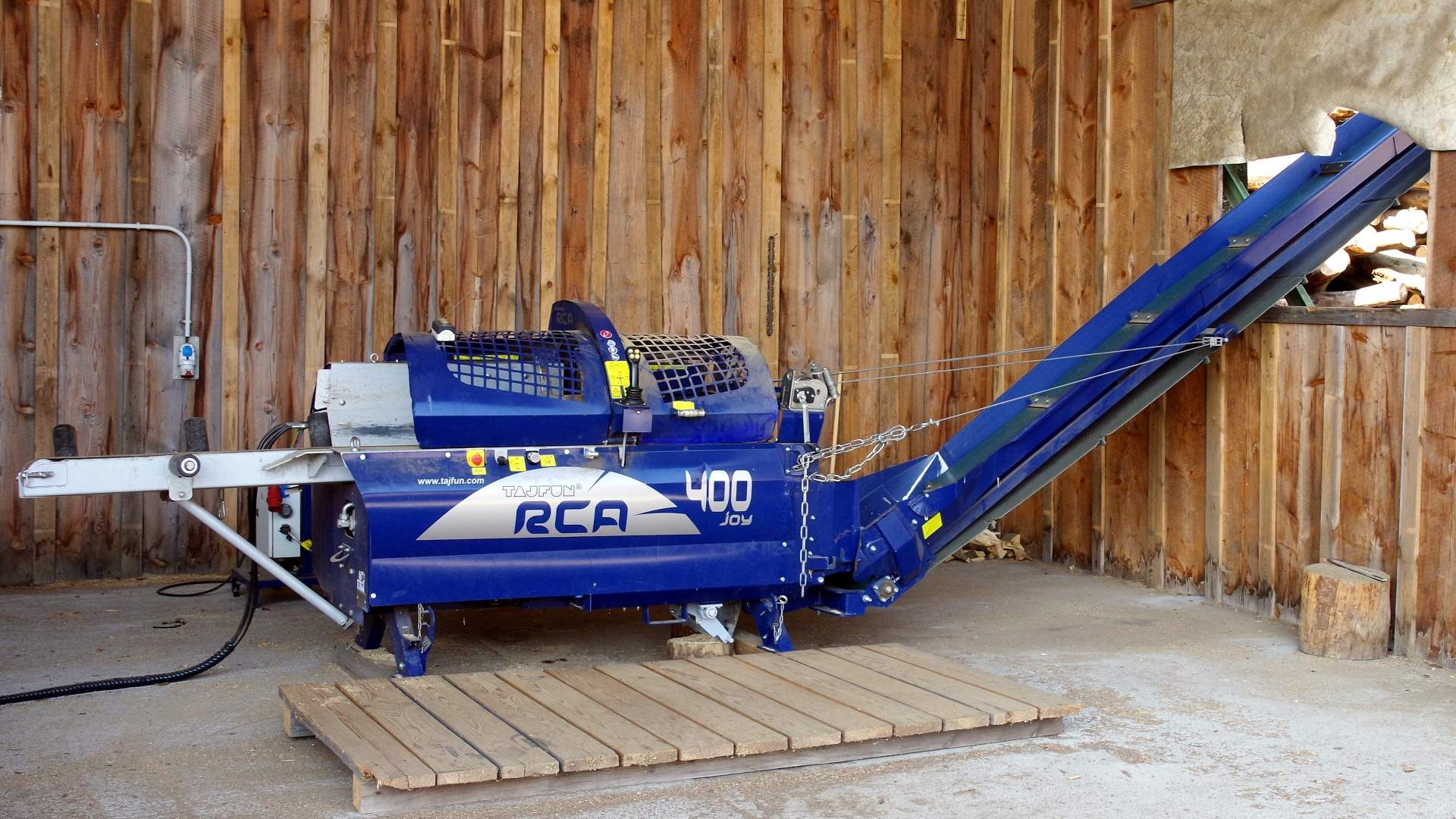 
halbautomatische Spaltmaschine Tajfun